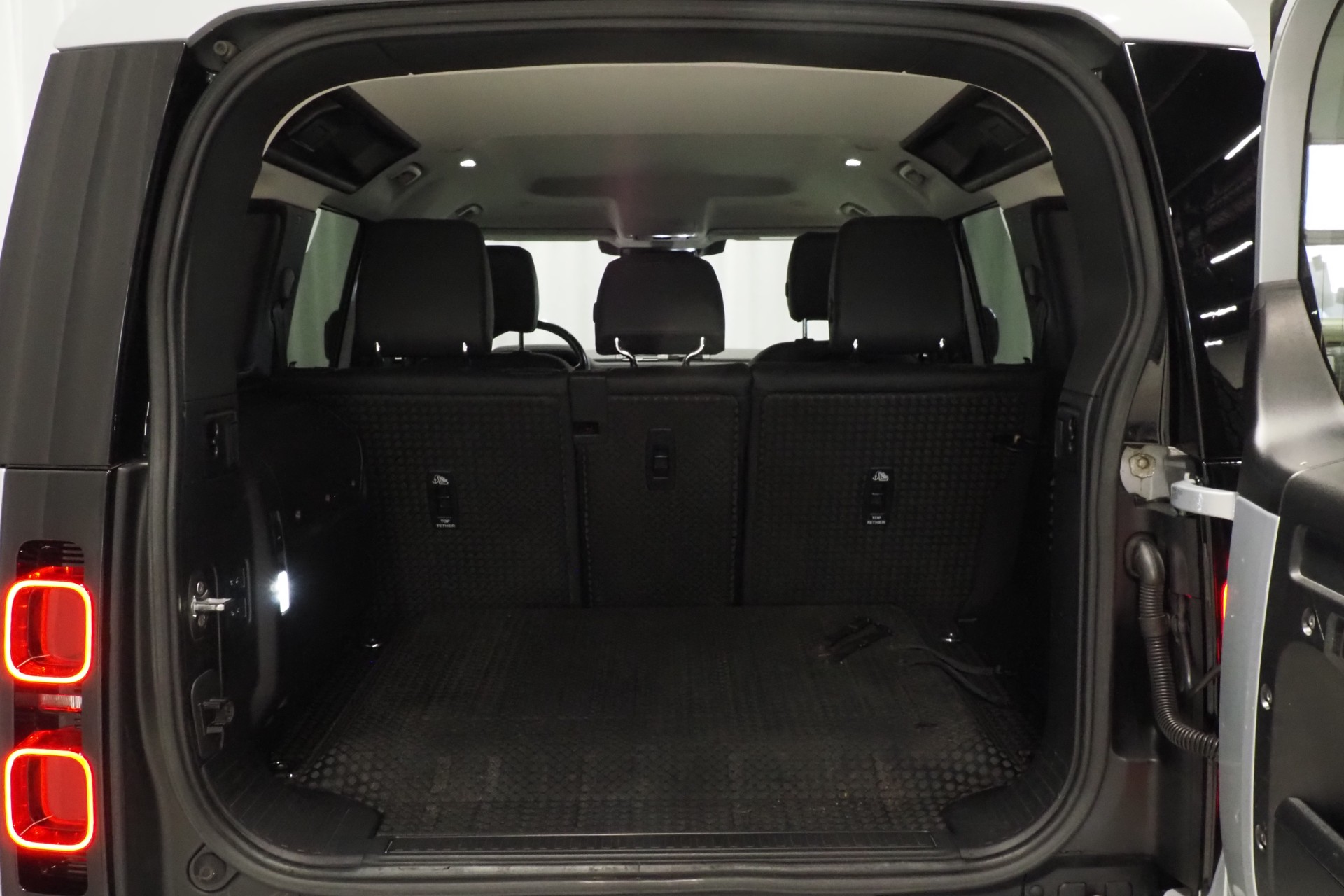 Land Rover Defender 17