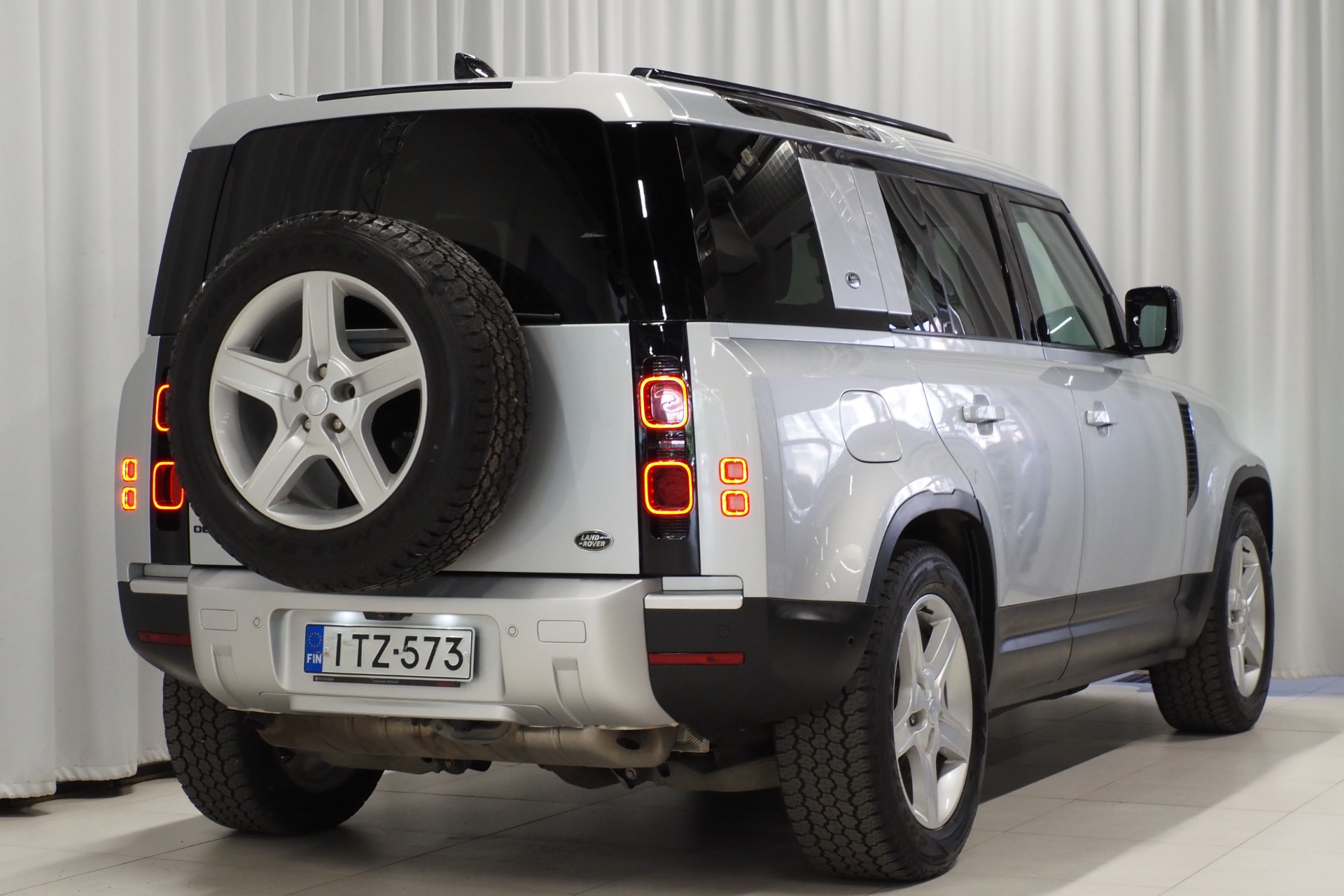 Land Rover Defender 3
