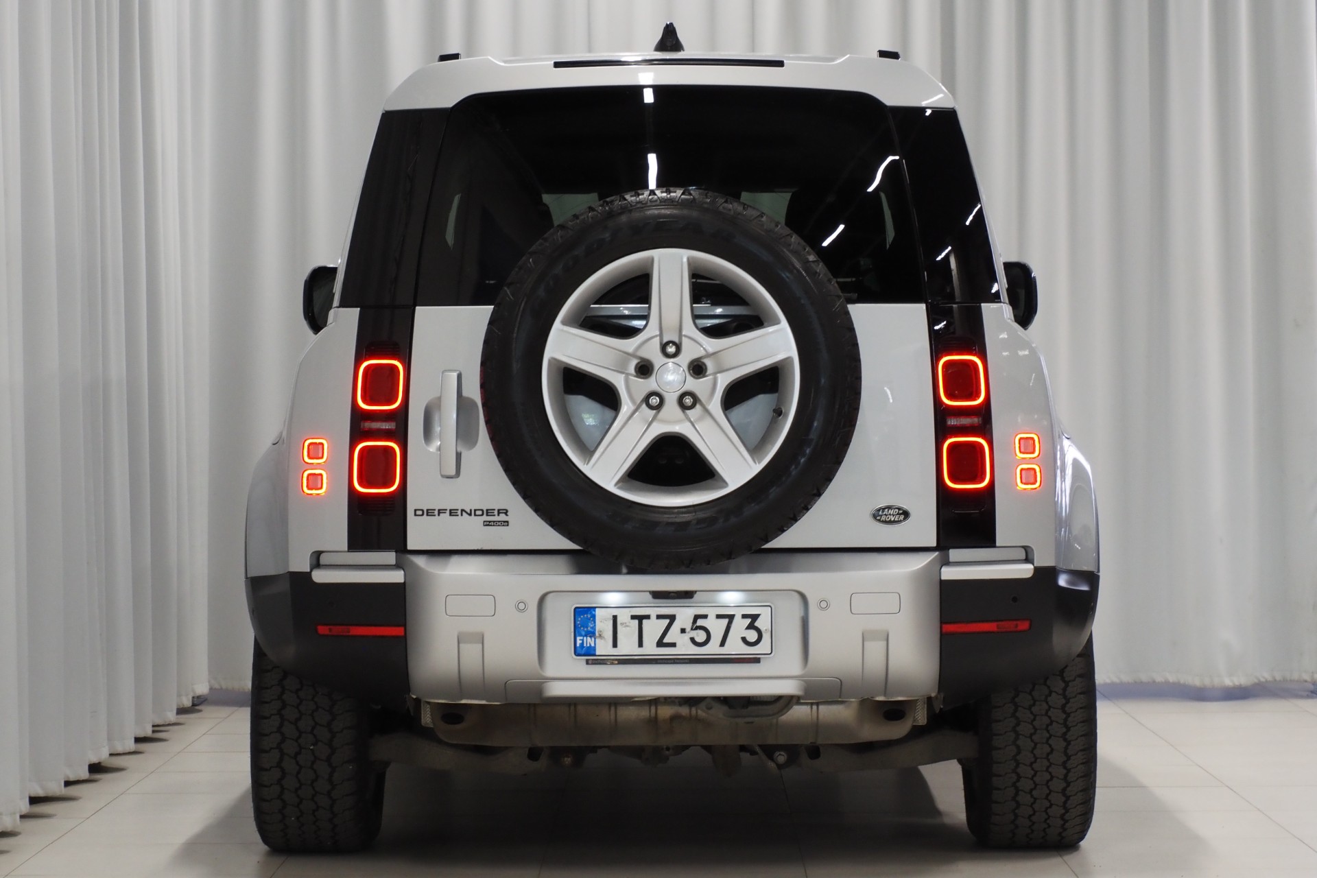 Land Rover Defender 4
