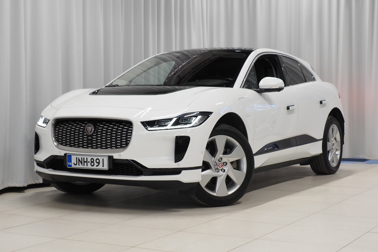 Jaguar I-PACE 1