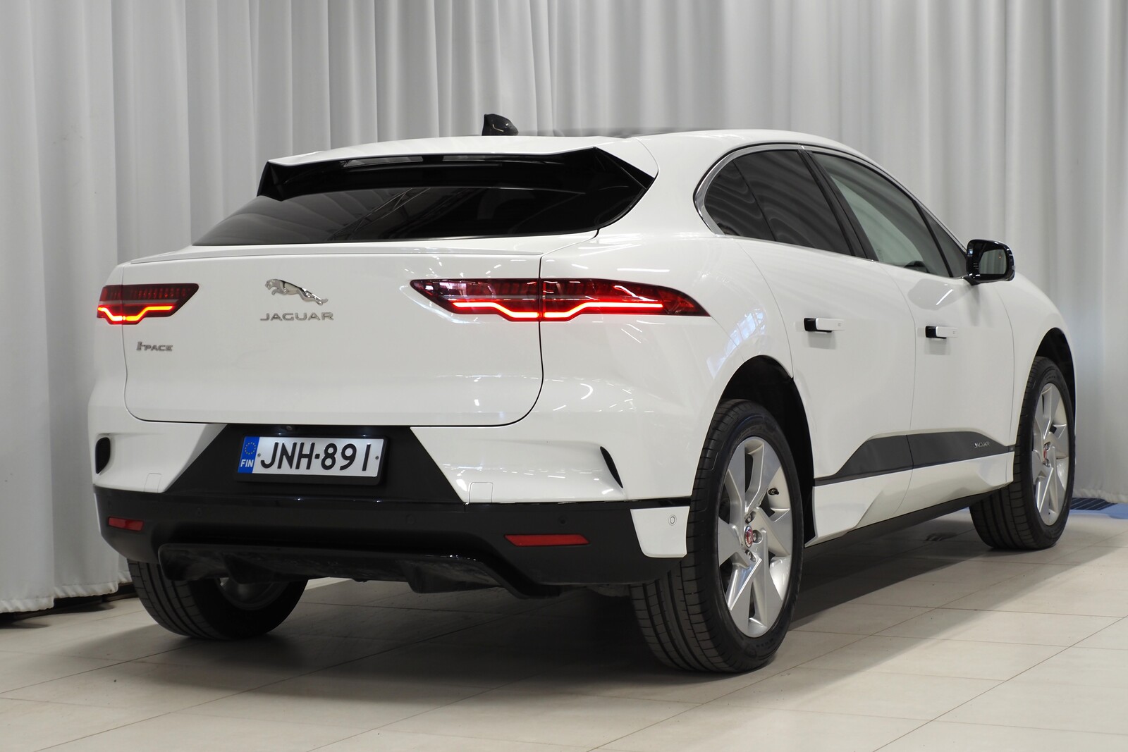 Jaguar I-PACE 3