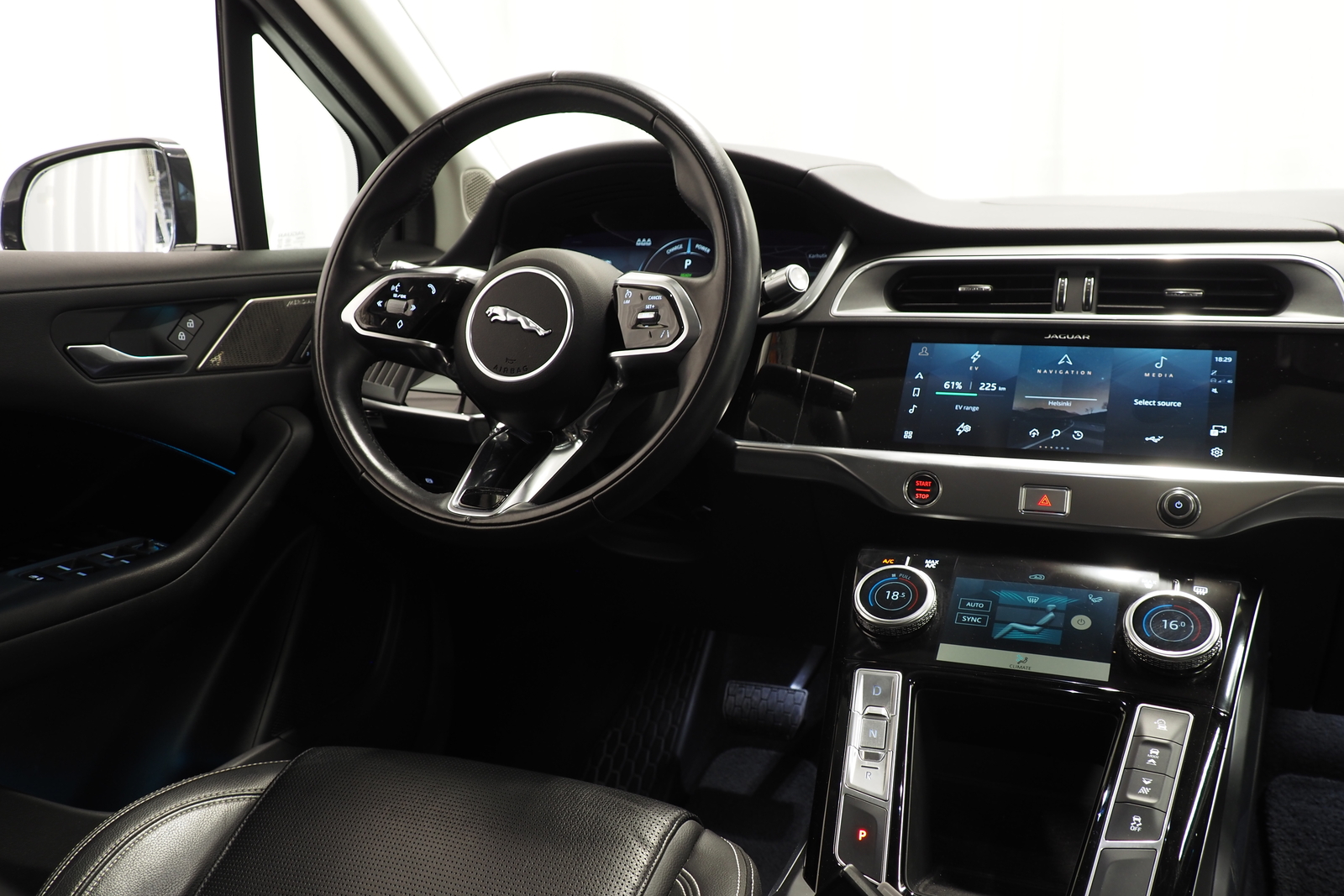 Jaguar I-PACE 5