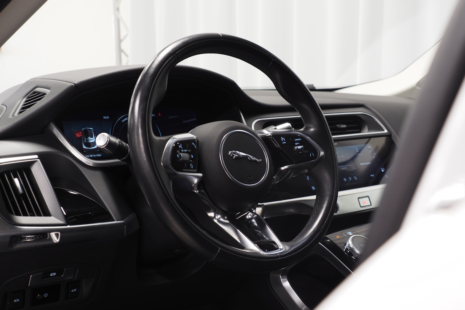 Jaguar I-PACE 8