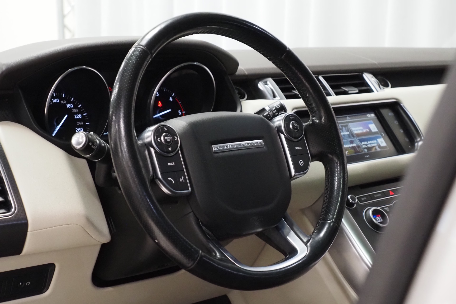 Land Rover Range Rover Sport 7