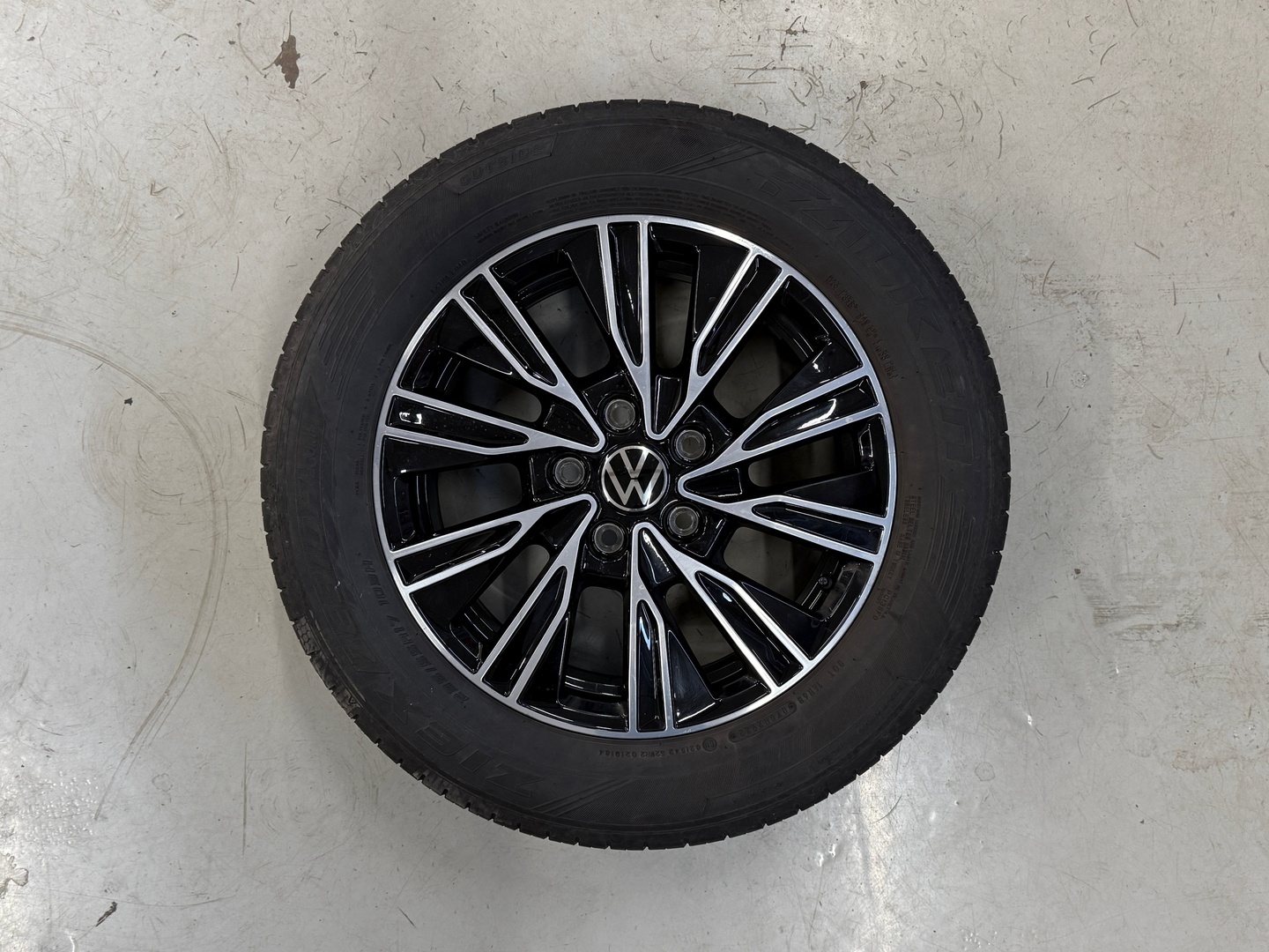 VOLKSWAGEN Multivan 2023