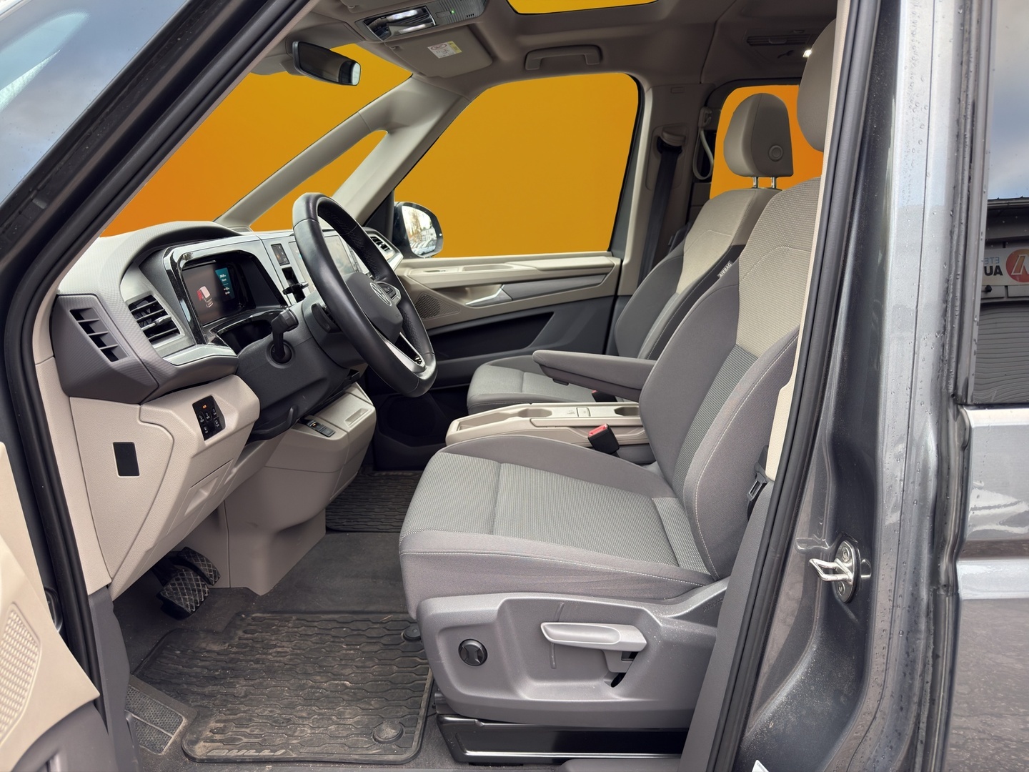 VOLKSWAGEN Multivan 2023