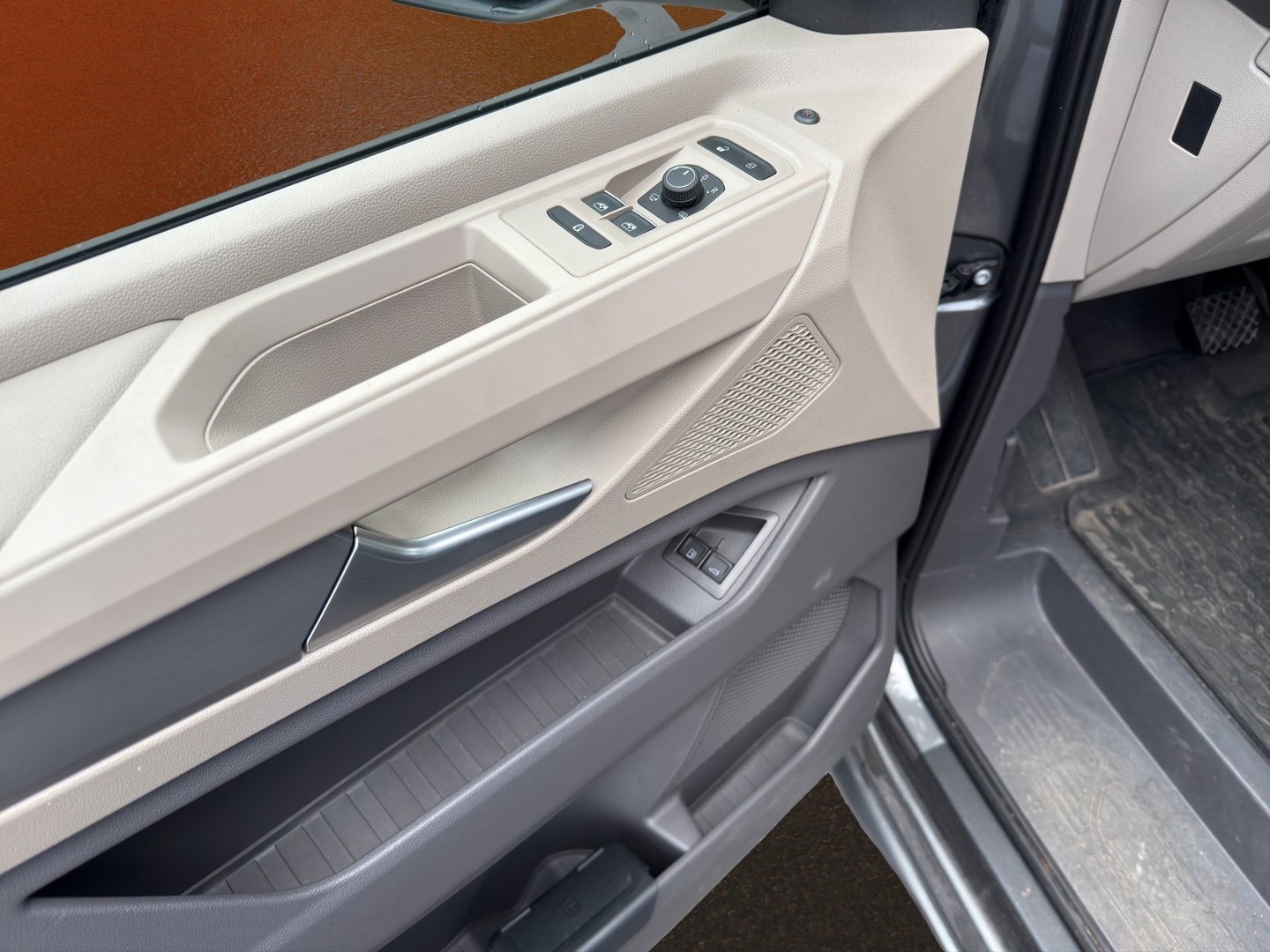 VOLKSWAGEN Multivan 2023