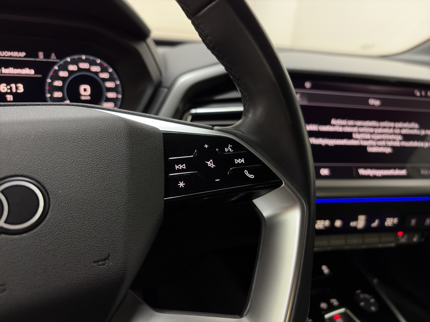 AUDI Q4 e-tron 2022