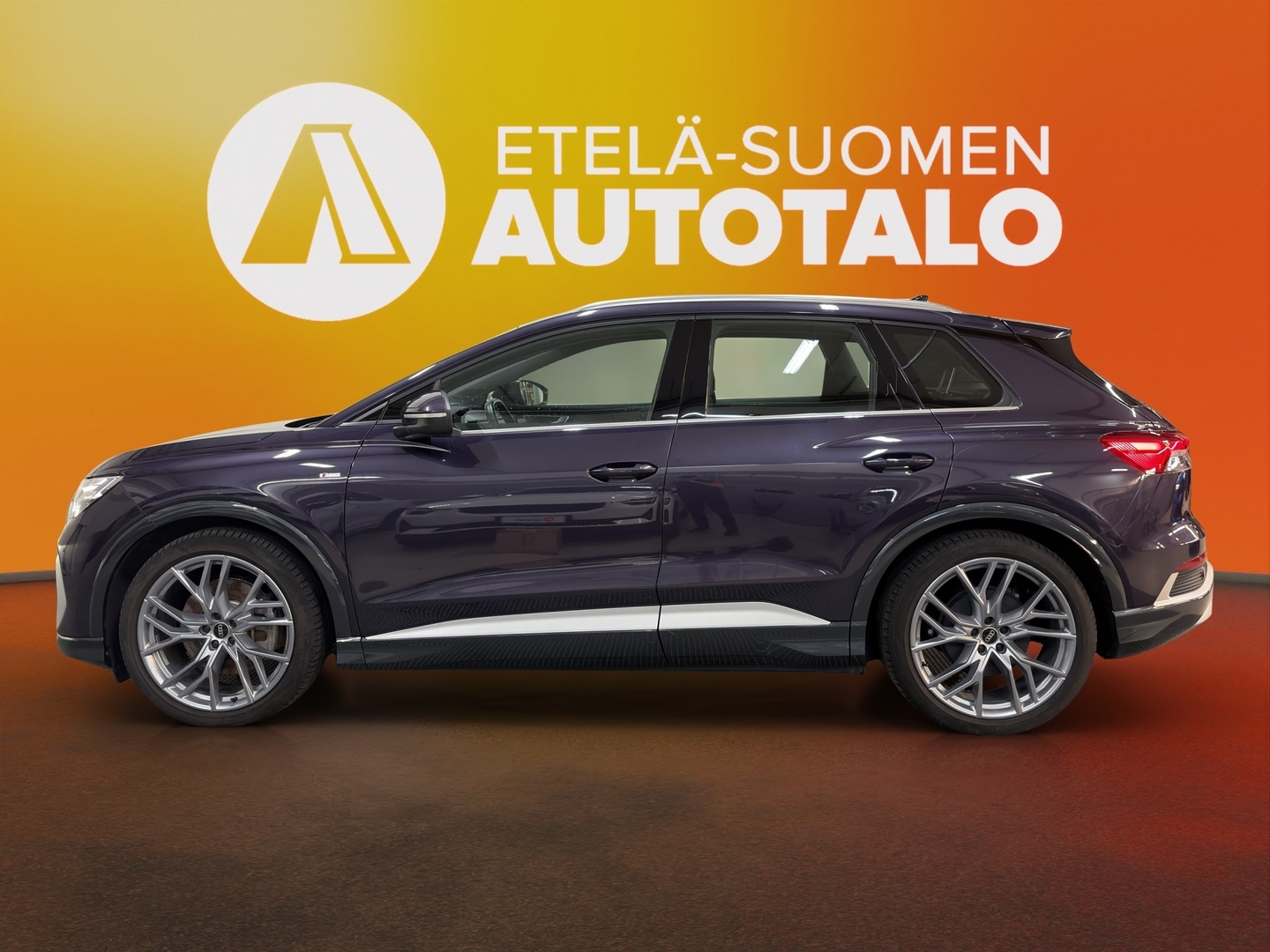 AUDI Q4 e-tron 2022