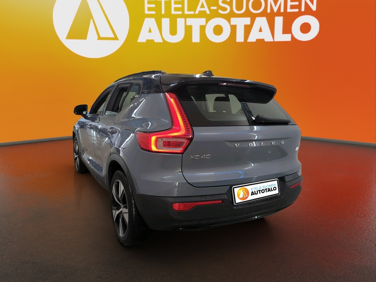 VOLVO XC40 2021