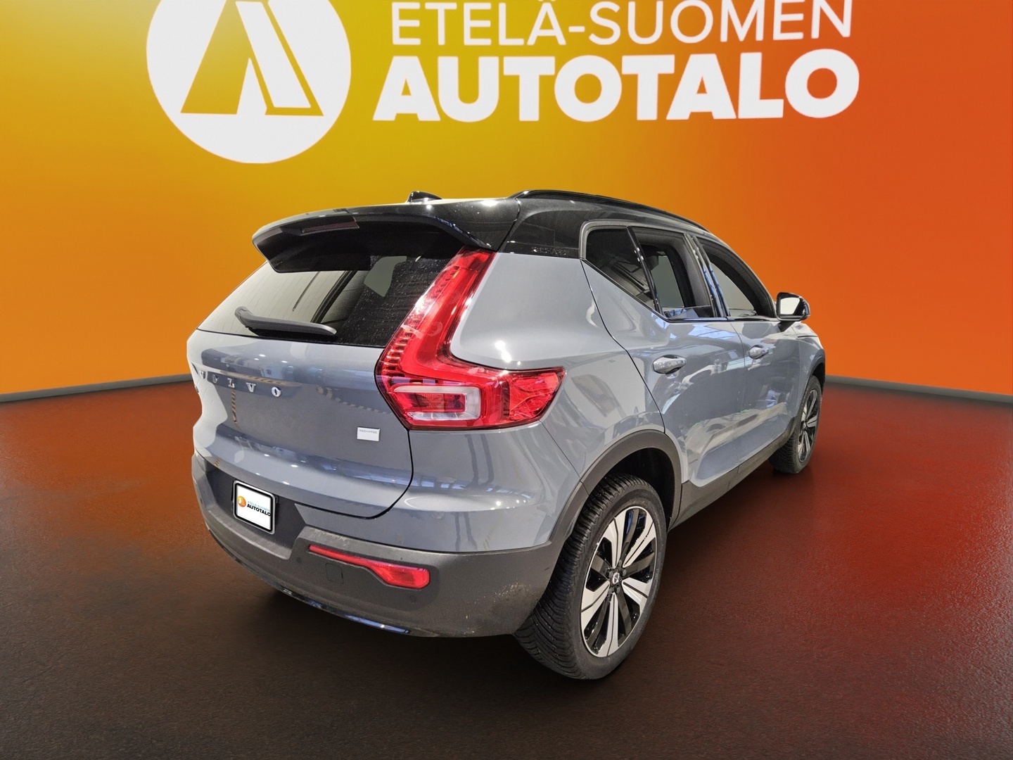 VOLVO XC40 2023