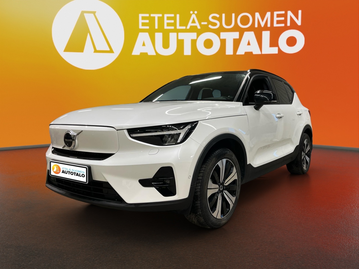 VOLVO XC40 2024