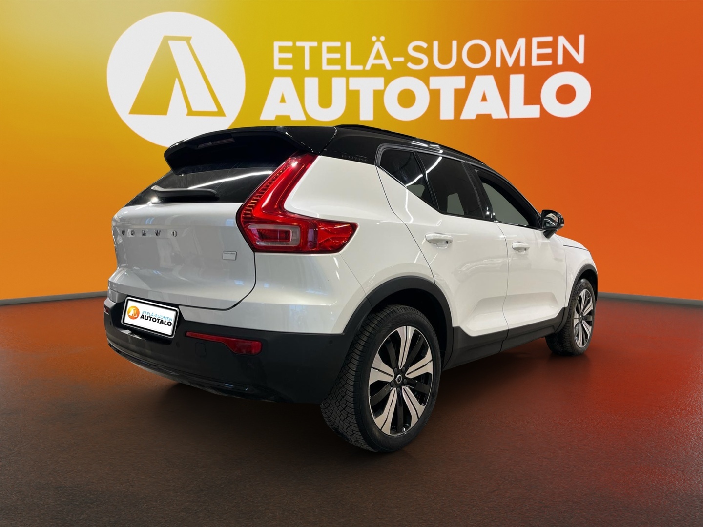 VOLVO XC40 2024