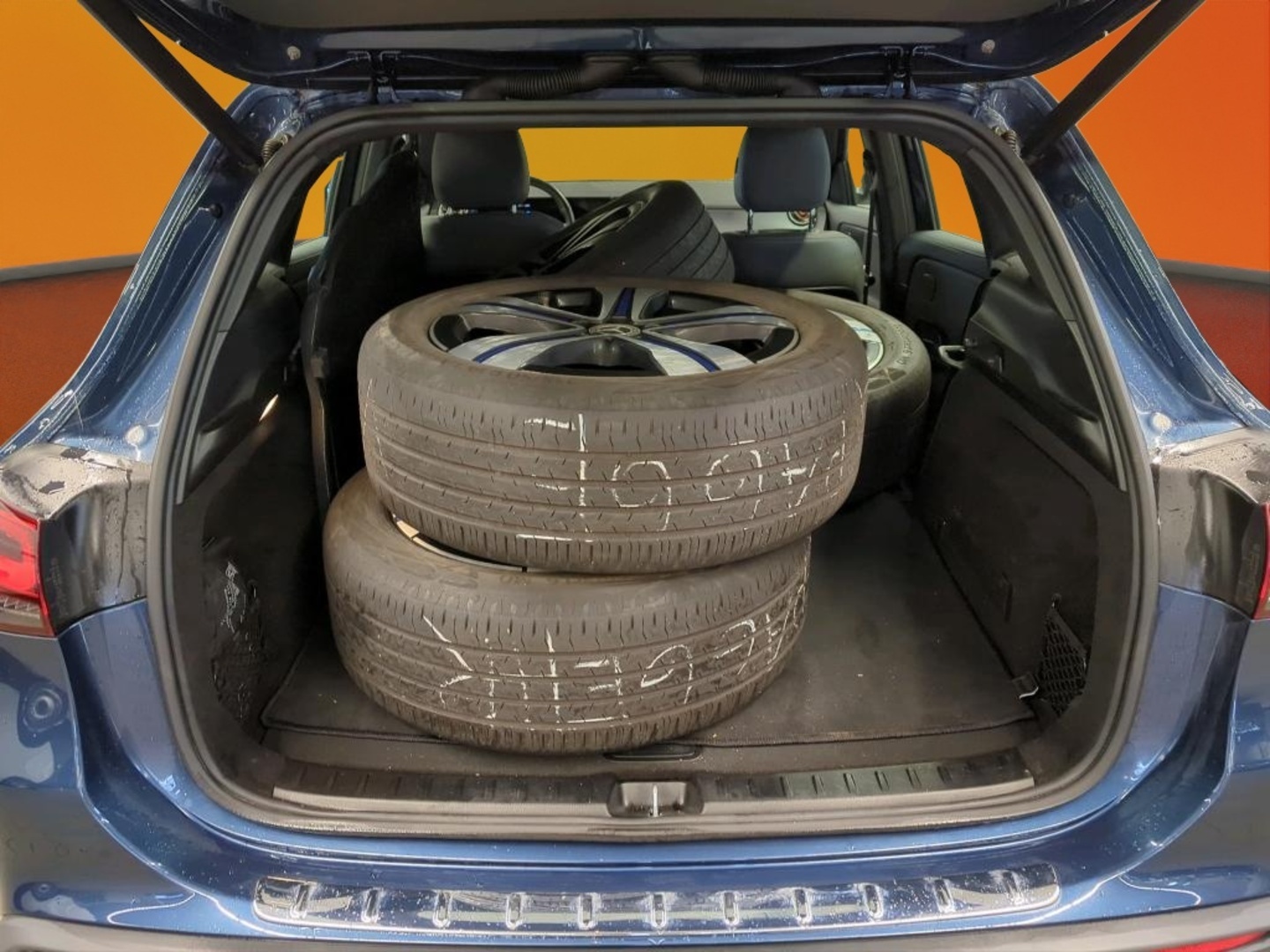 MERCEDES-BENZ EQA 2023