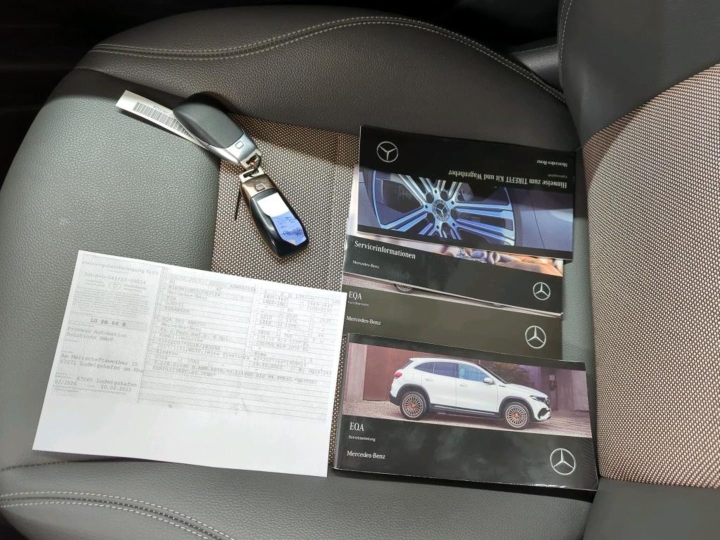 MERCEDES-BENZ EQA 2023