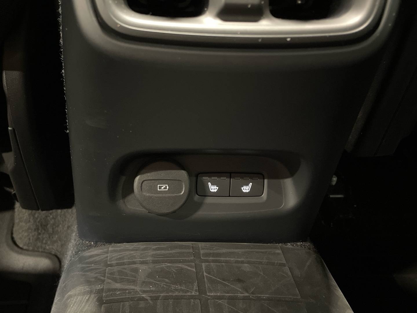 VOLVO XC40 2023
