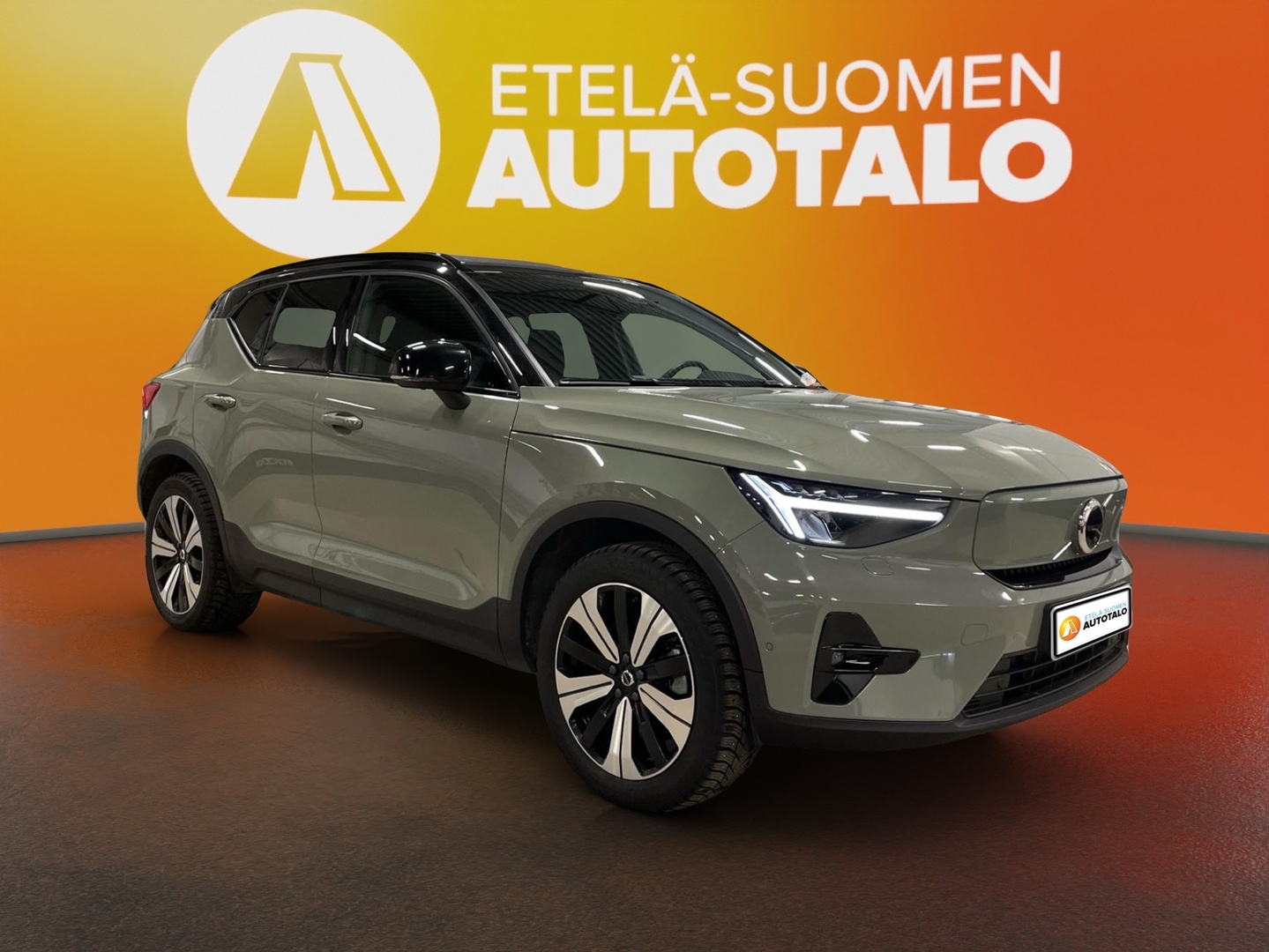 VOLVO XC40 2023