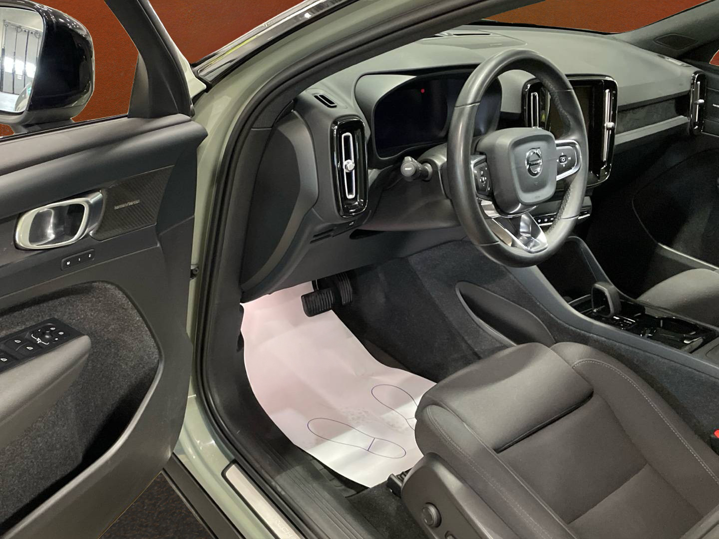 VOLVO XC40 2023