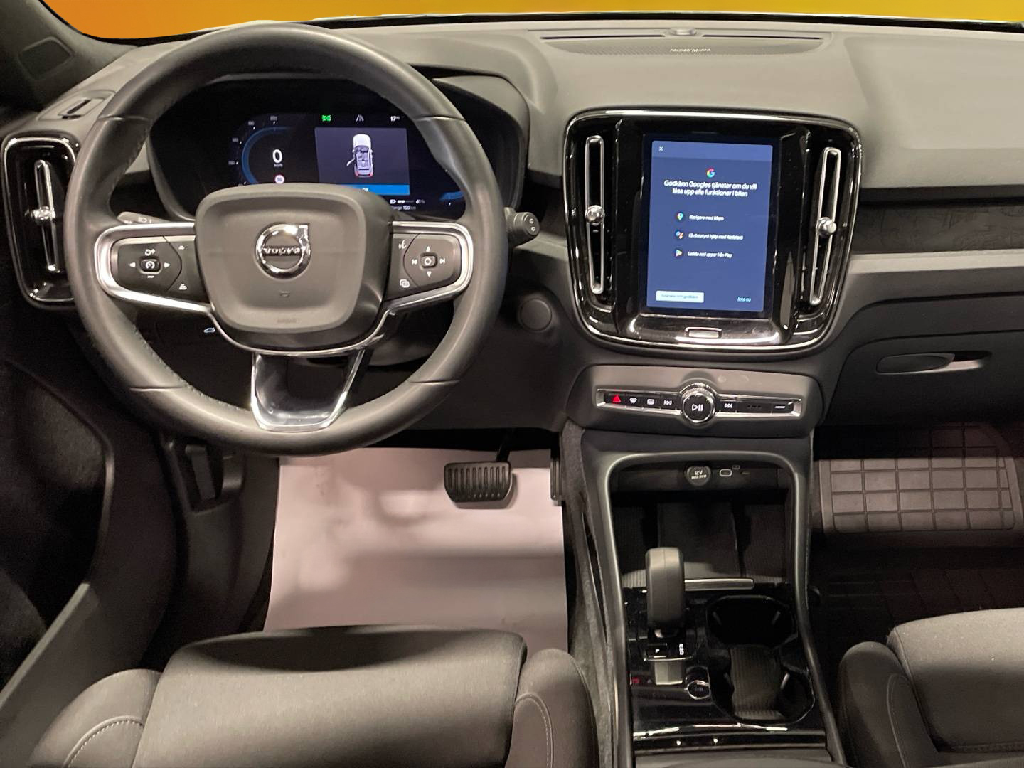 VOLVO XC40 2023