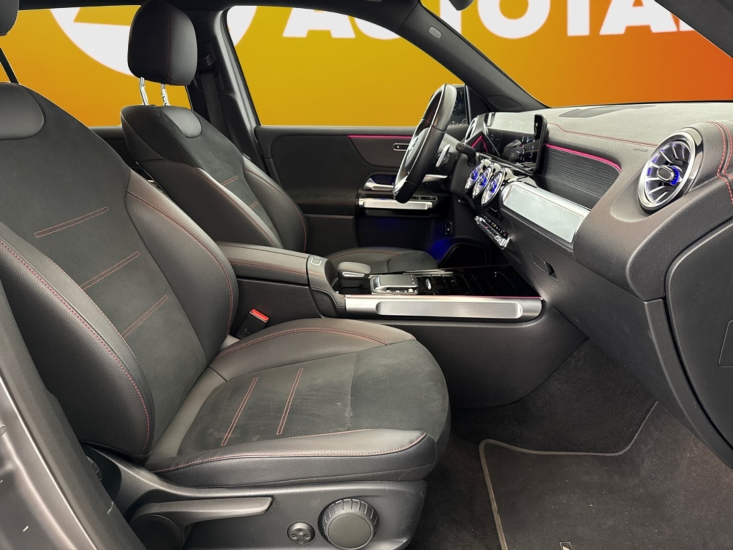 MERCEDES-BENZ EQB 2023