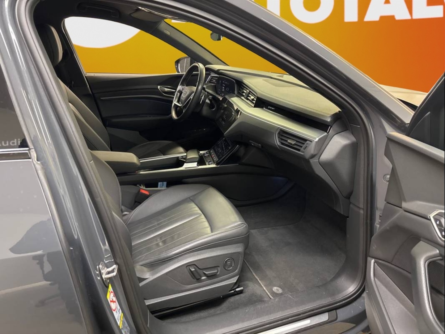 AUDI Q8 e-tron 2024