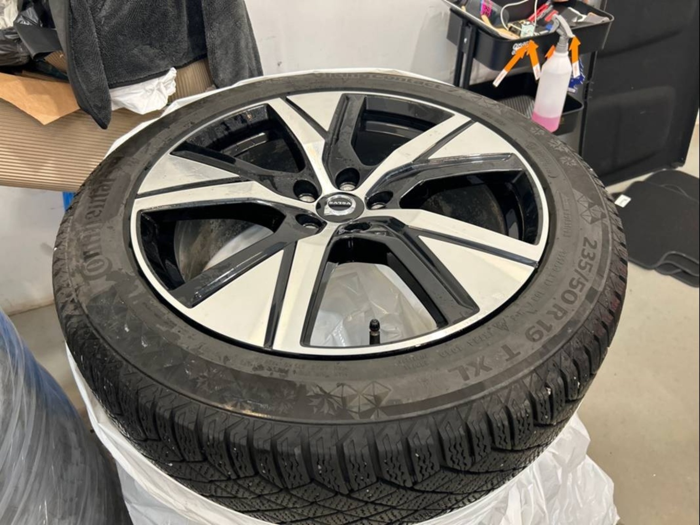 VOLVO XC40 2024