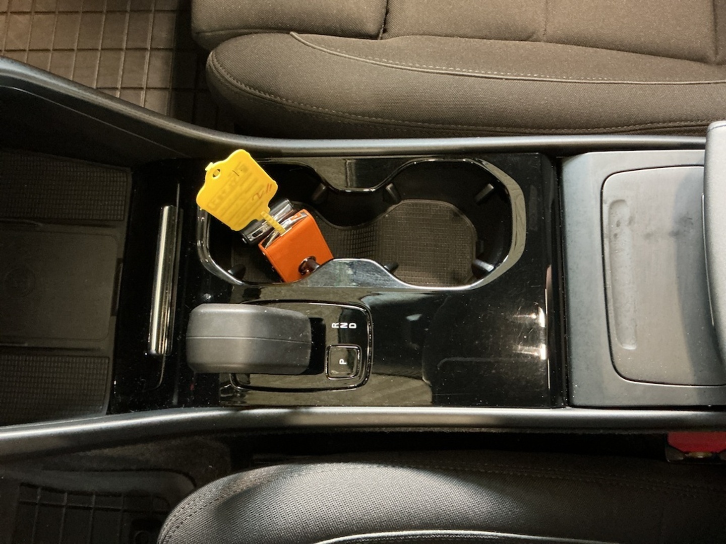 VOLVO C40 2024