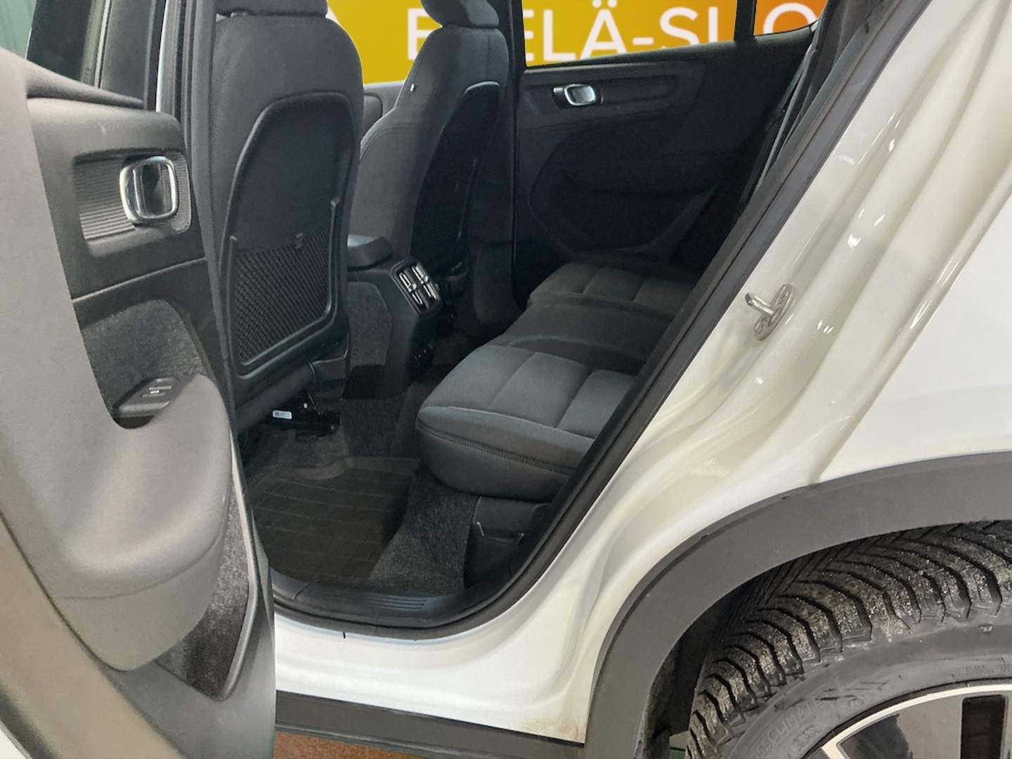 VOLVO C40 2024