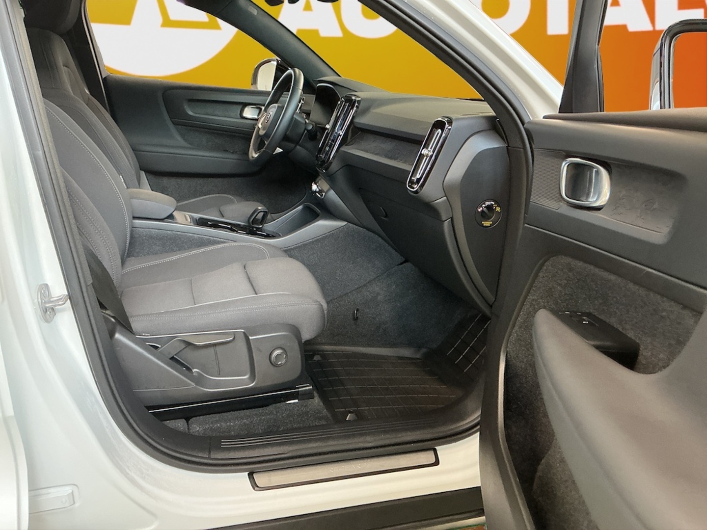 VOLVO C40 2024
