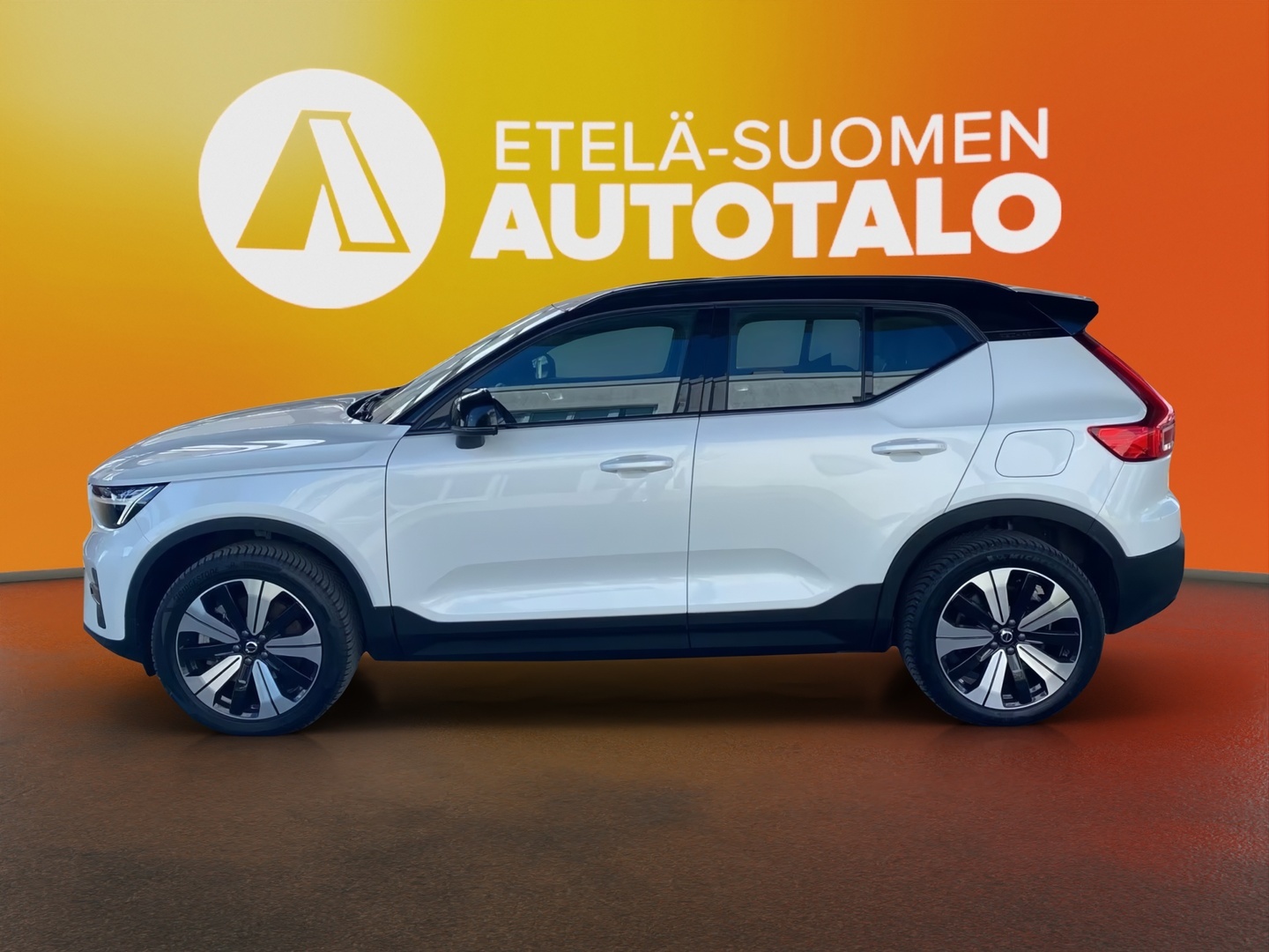 VOLVO XC40 2023