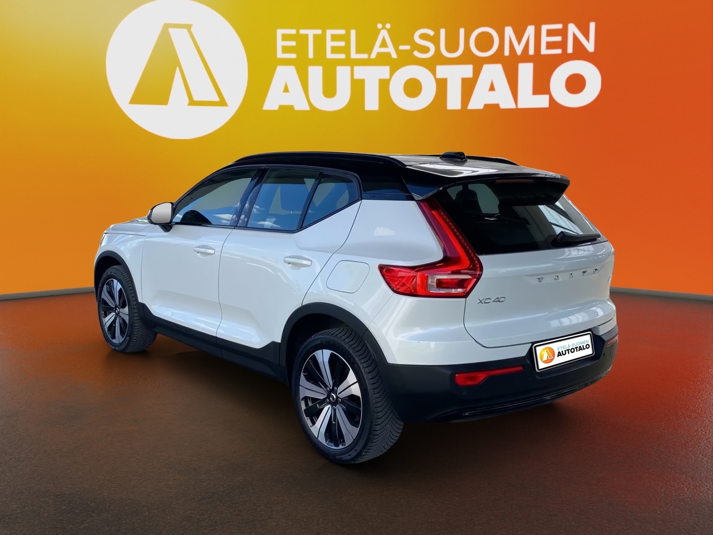 VOLVO XC40 2023