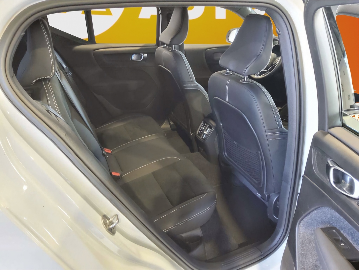VOLVO XC40 2023
