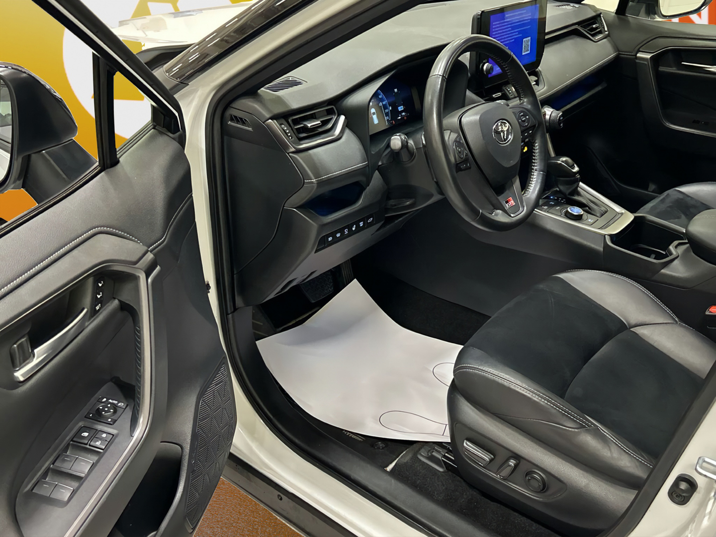 TOYOTA RAV4 2023