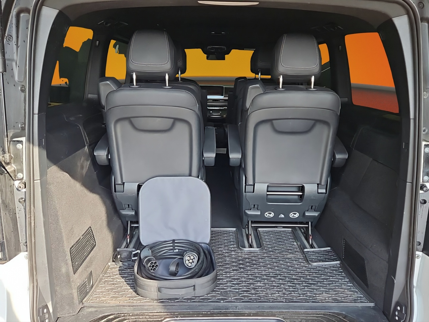 MERCEDES-BENZ EQV 2025