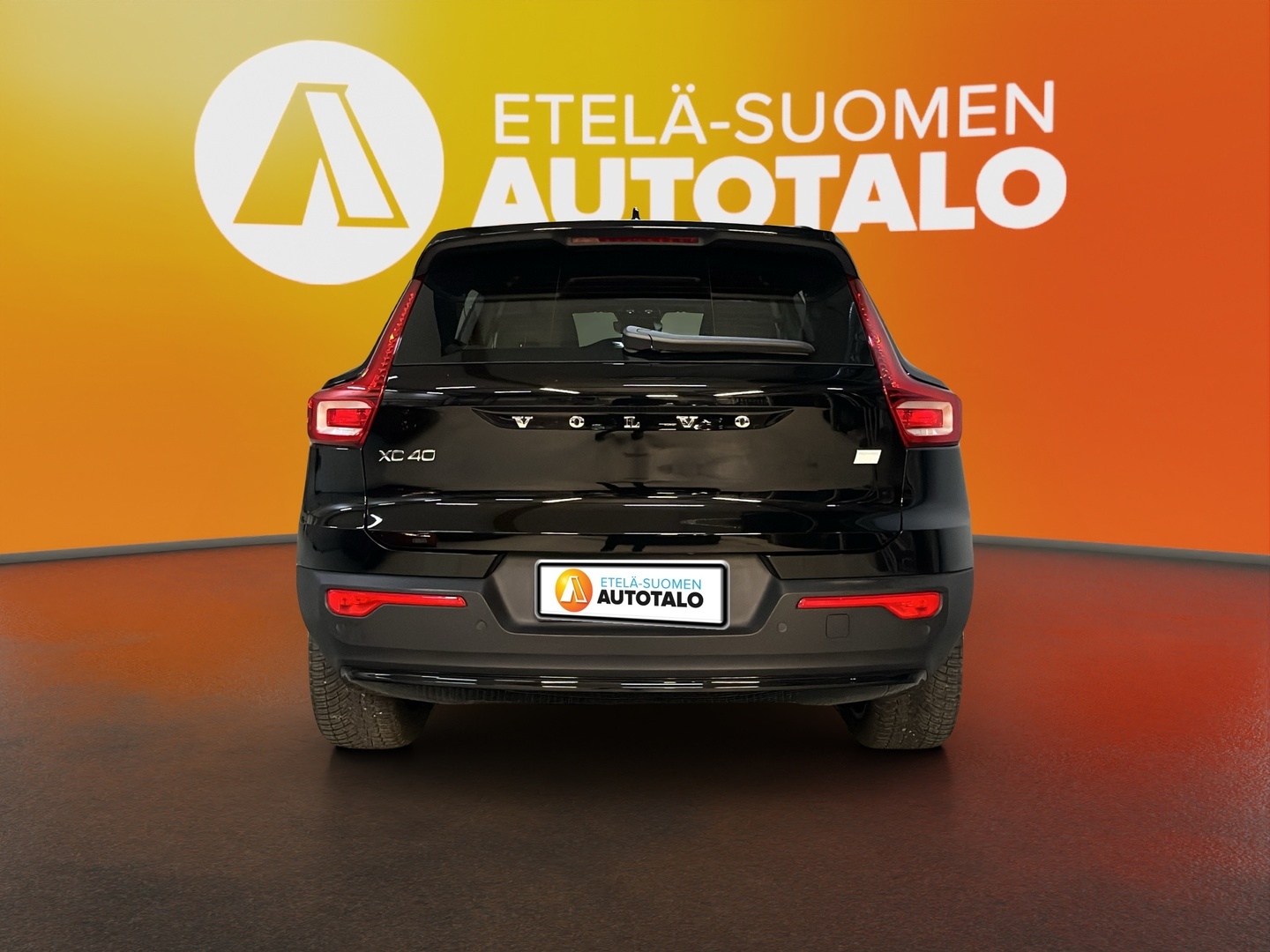 VOLVO XC40 2023