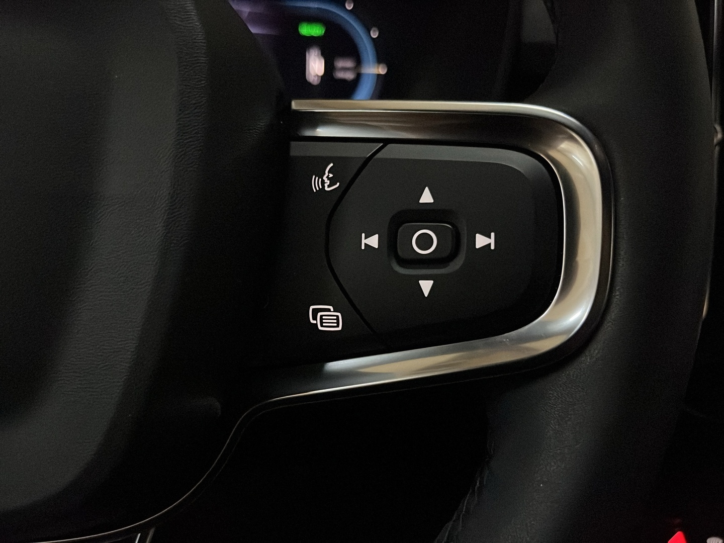 VOLVO XC40 2023