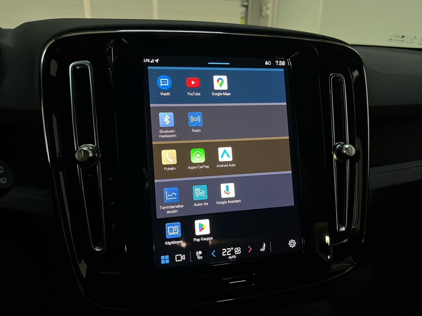 VOLVO XC40 2023
