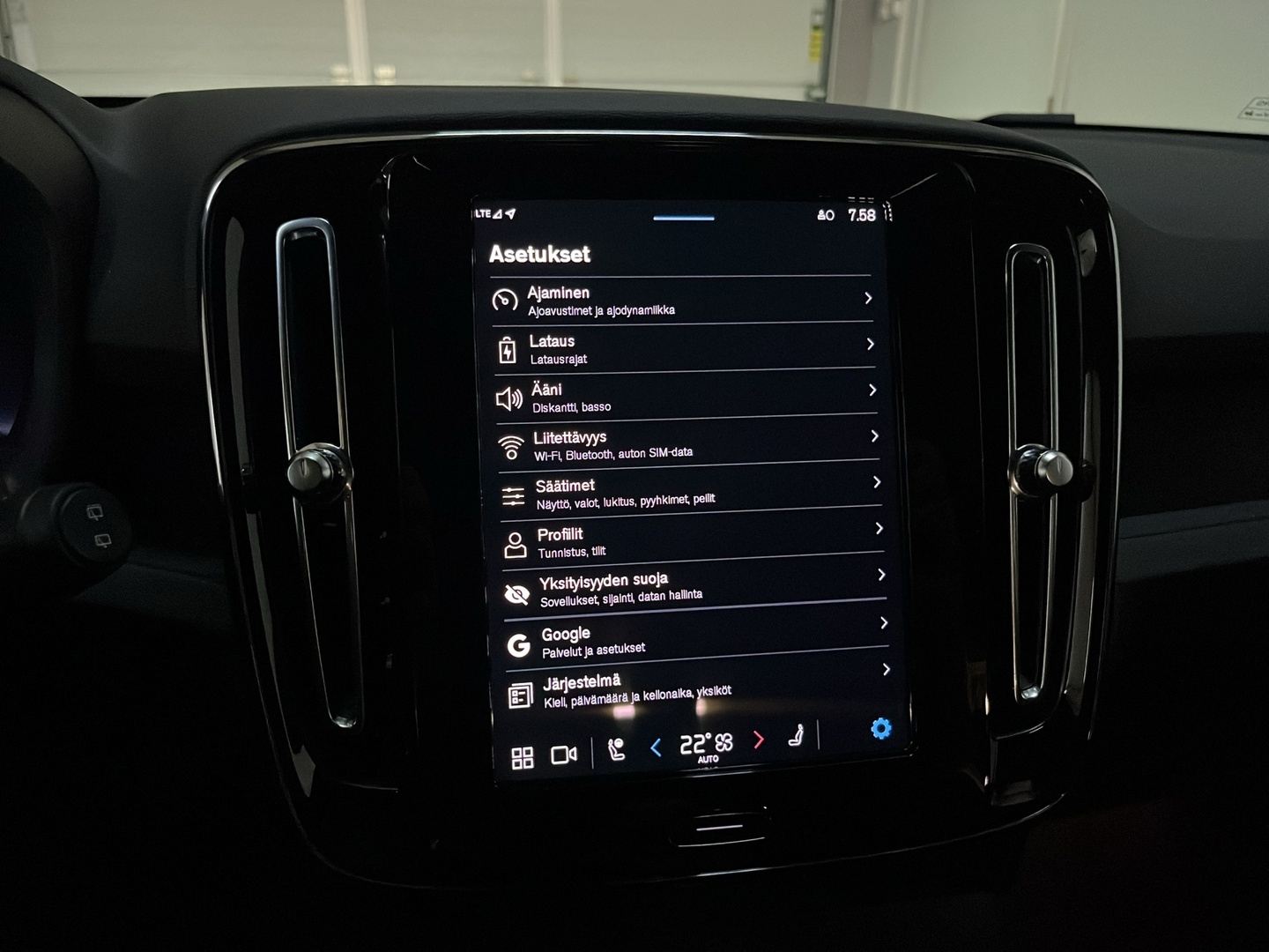 VOLVO XC40 2023