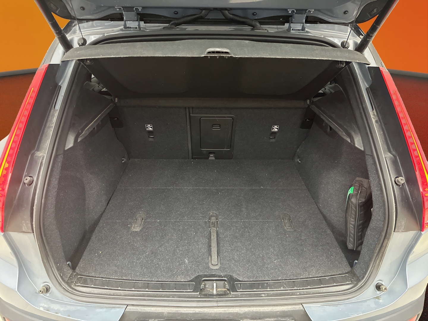 VOLVO XC40 2023