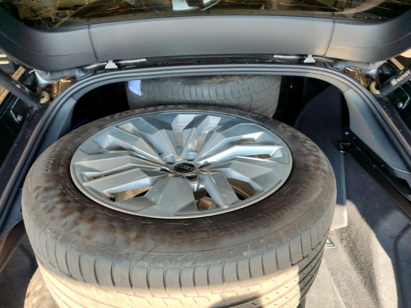 AUDI e-tron 2023