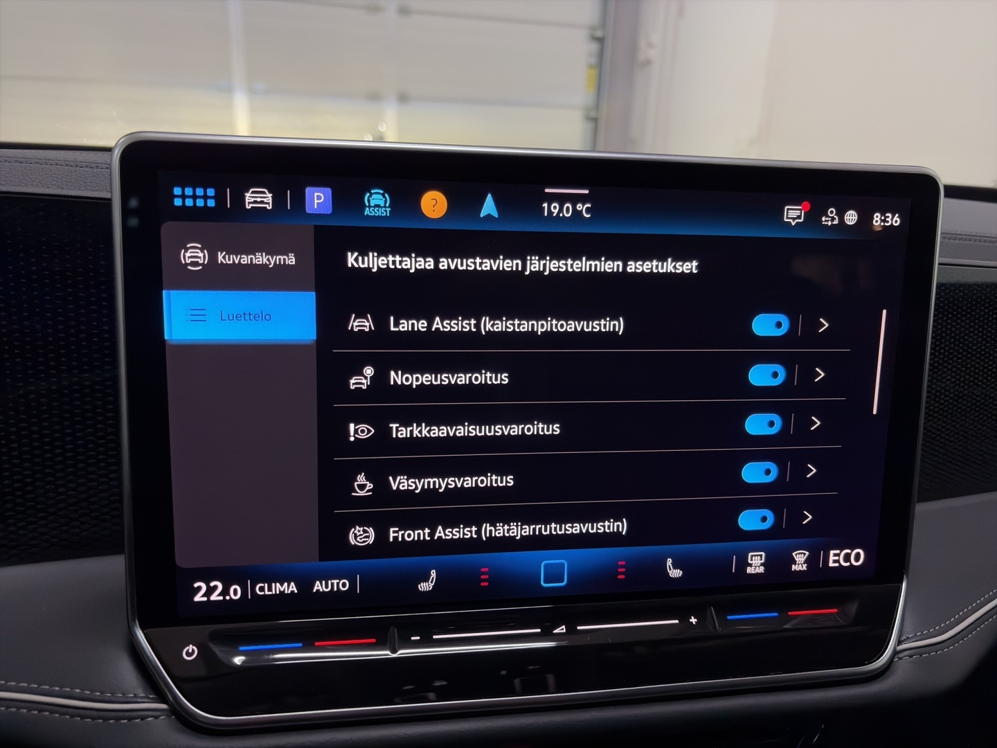 VOLKSWAGEN Passat 23