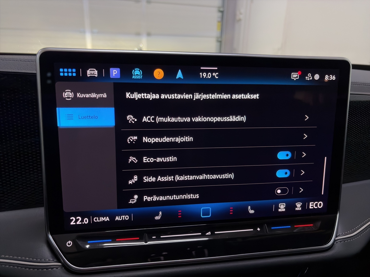 VOLKSWAGEN Passat 24