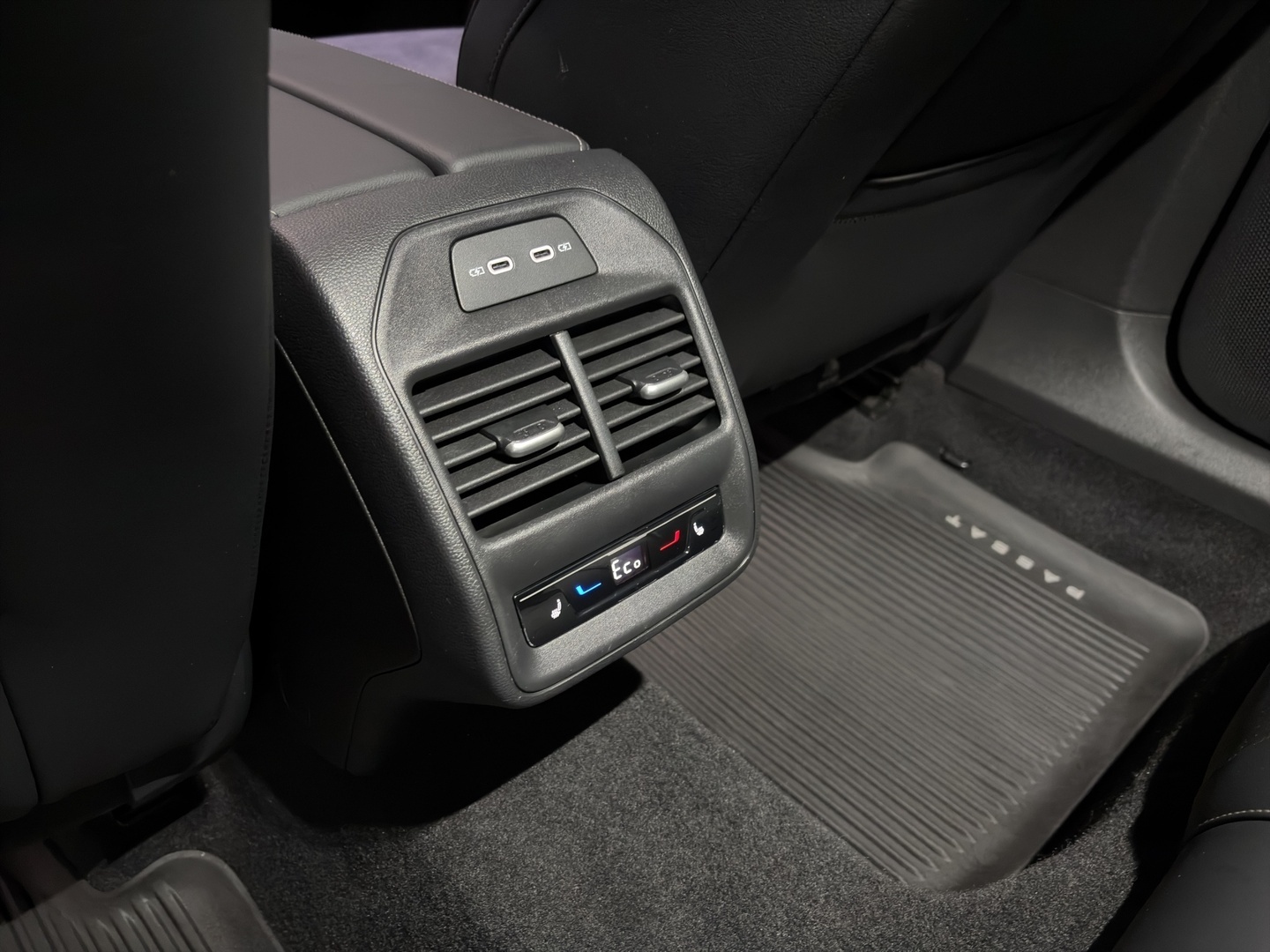 VOLKSWAGEN Passat 29