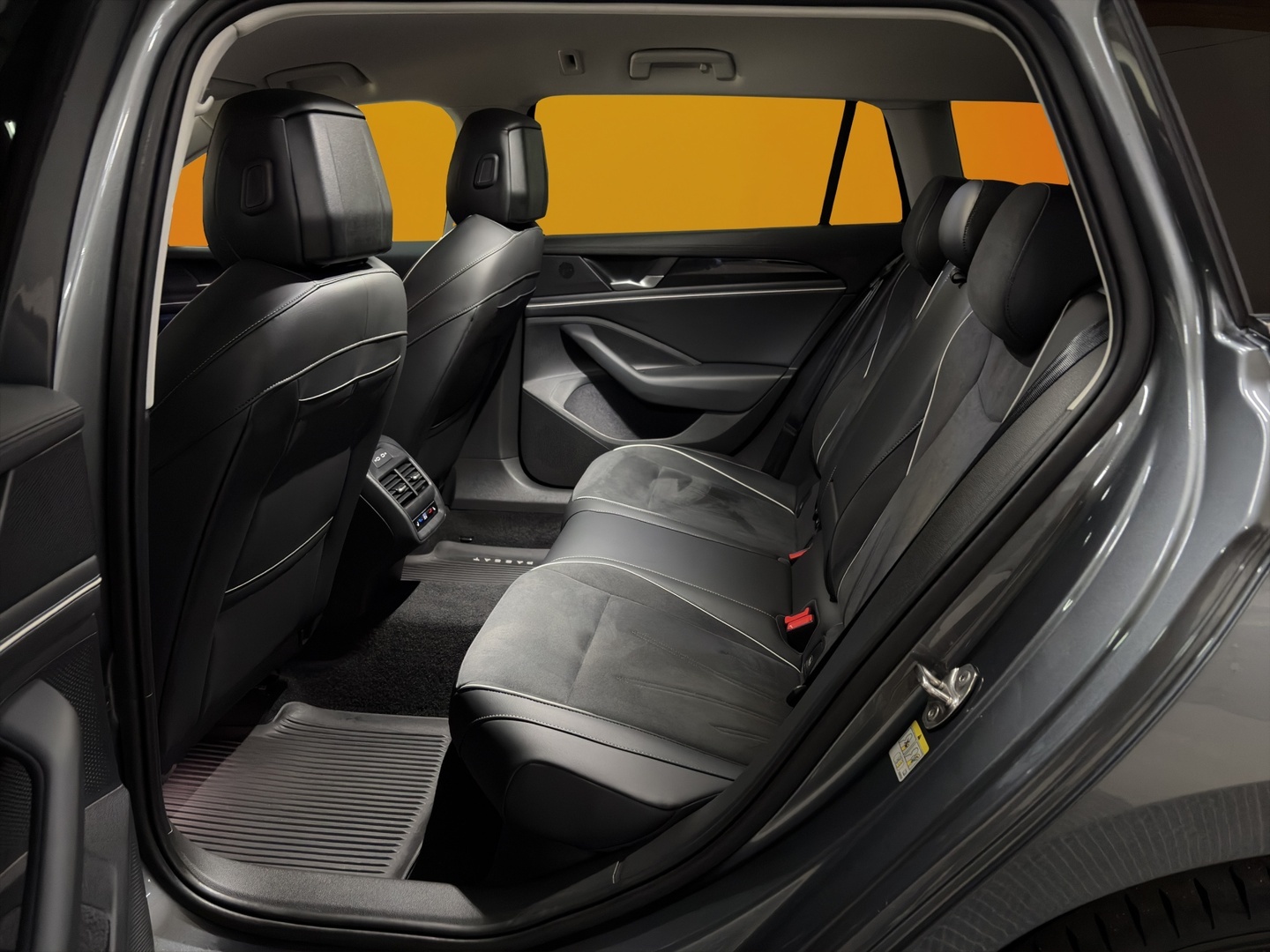 VOLKSWAGEN Passat 7