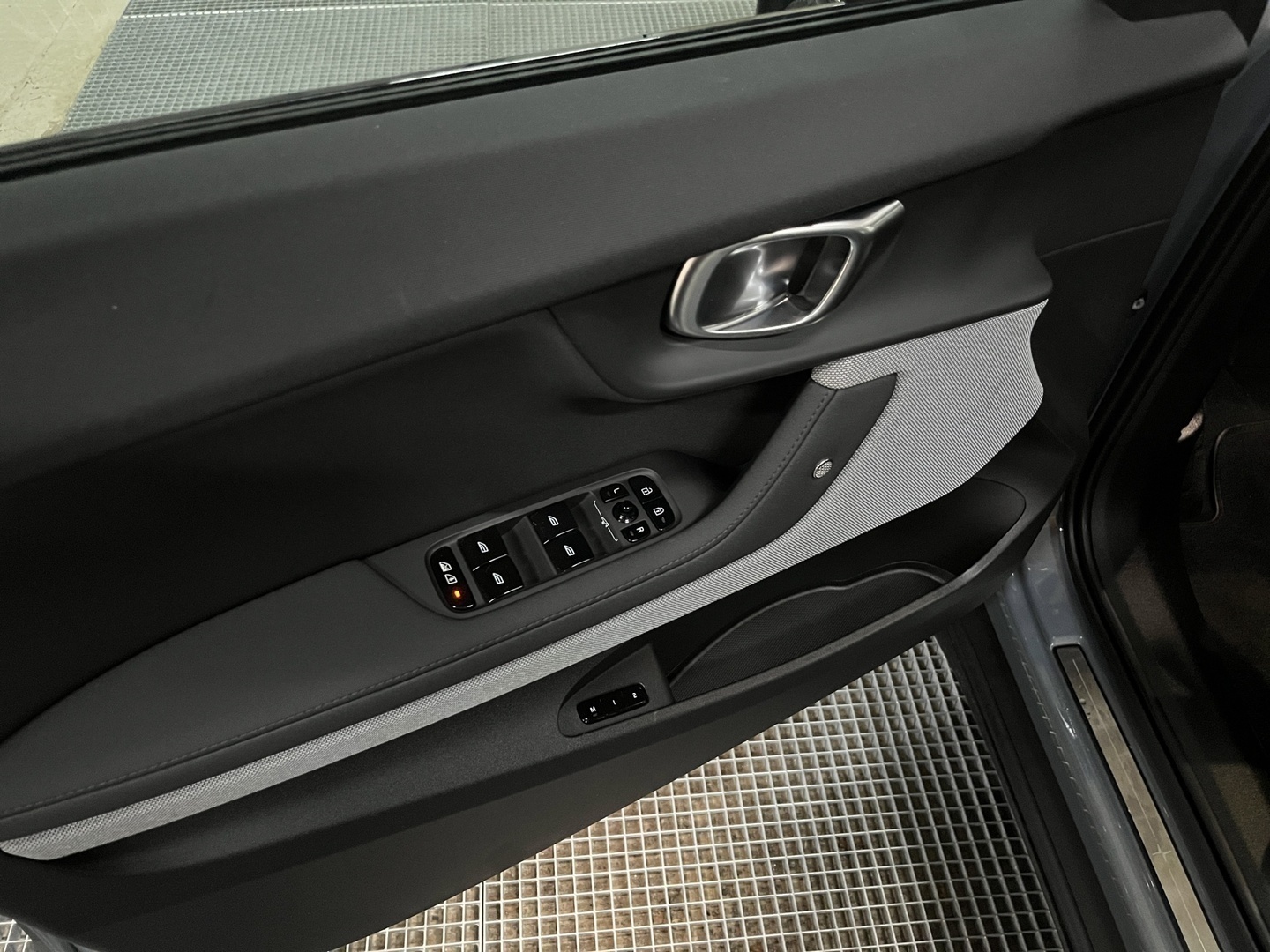 POLESTAR 2 4