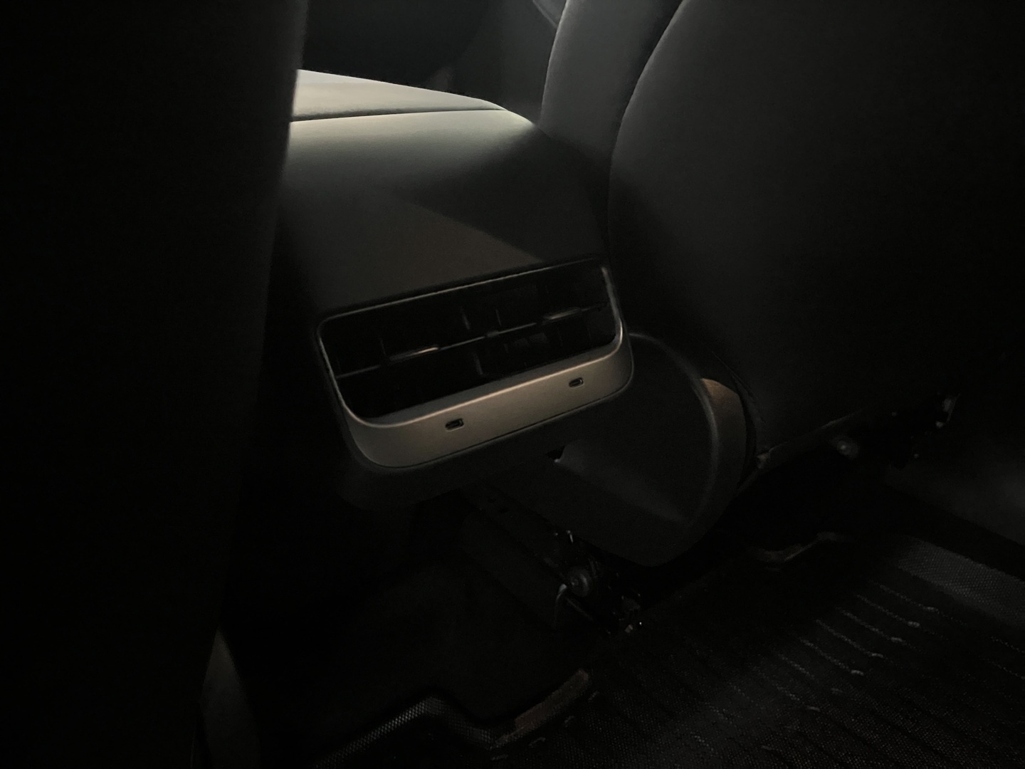 TESLA Model Y 27