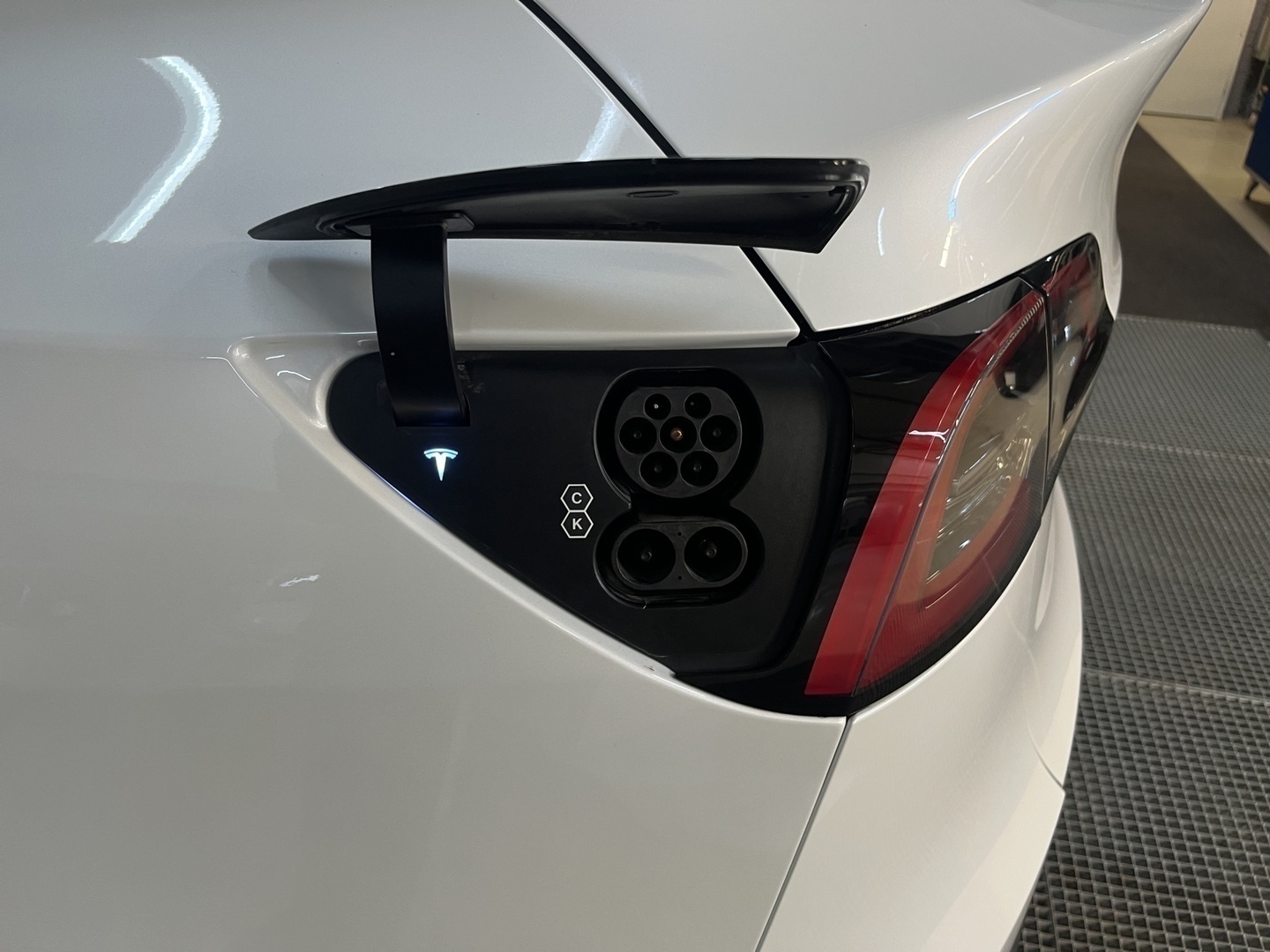 TESLA Model Y 28