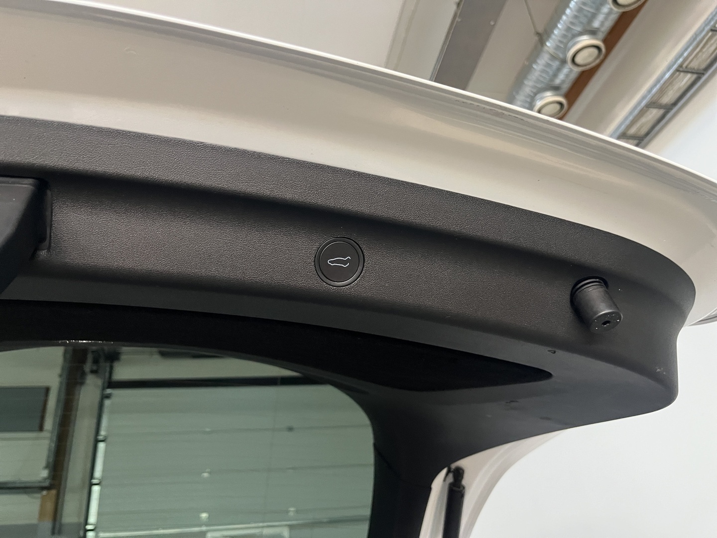 TESLA Model Y 29