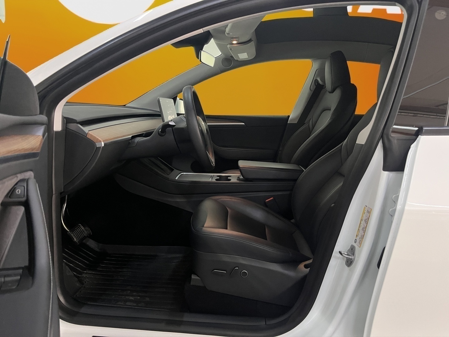 TESLA Model Y 5