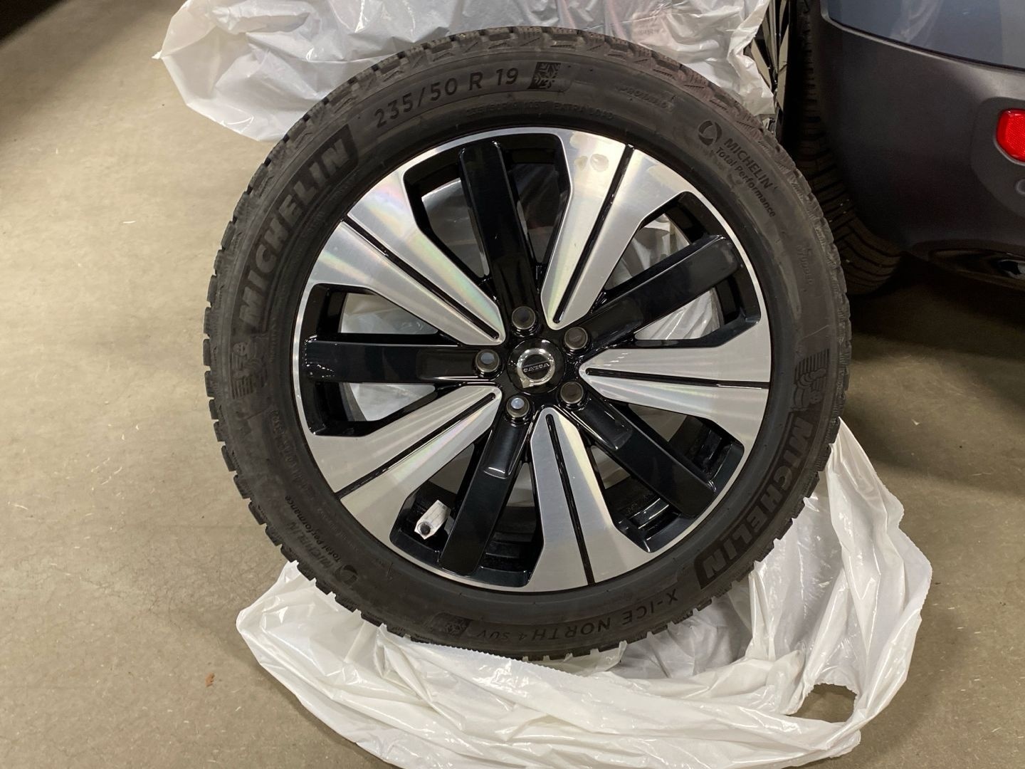 VOLVO C40 2023